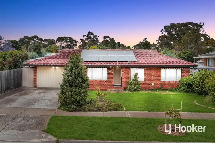8 Riddle Drive, Melton VIC 3337