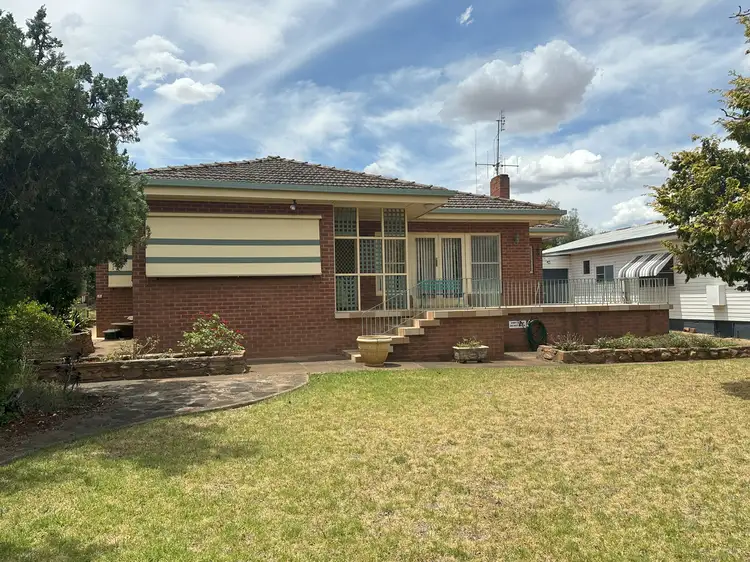 62 Orange Street, Parkes NSW 2870