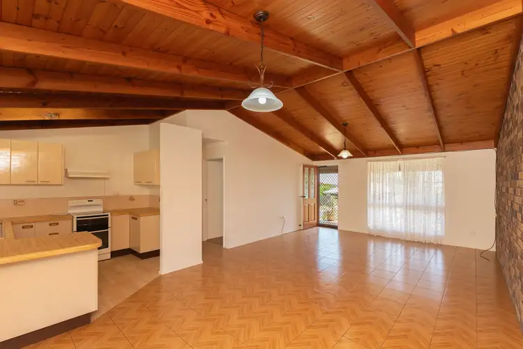 Fifth view of Homely house listing, 2 Martins Court, Qunaba QLD 4670