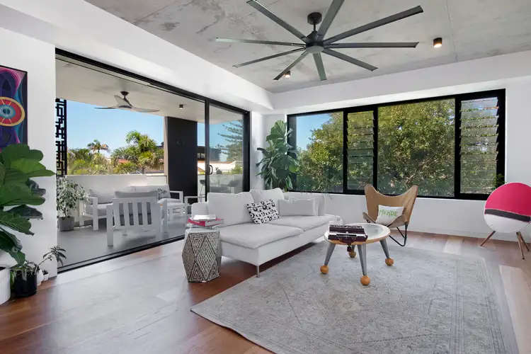 2/113 Petrel Avenue, Mermaid Beach QLD 4218