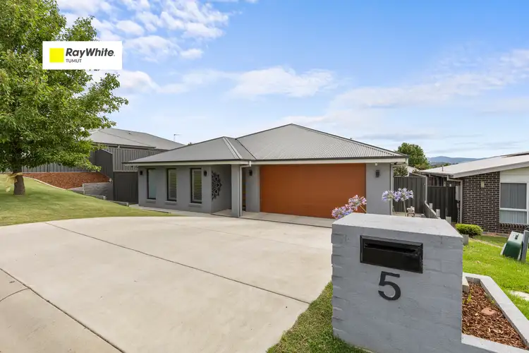 5 Emery Place, Tumut NSW 2720