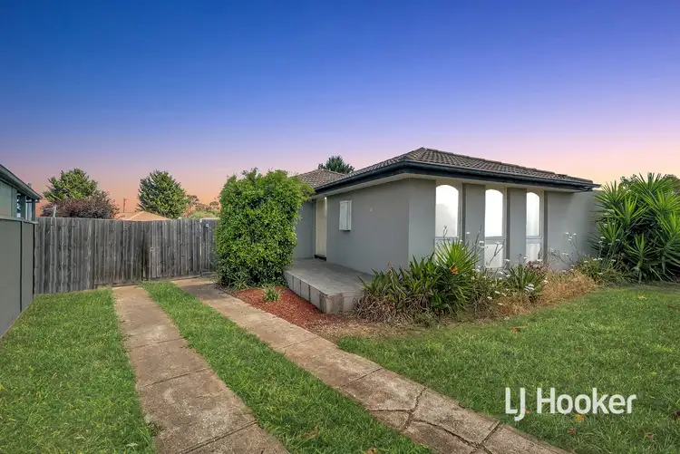 15 Hawkins Place, Melton VIC 3337
