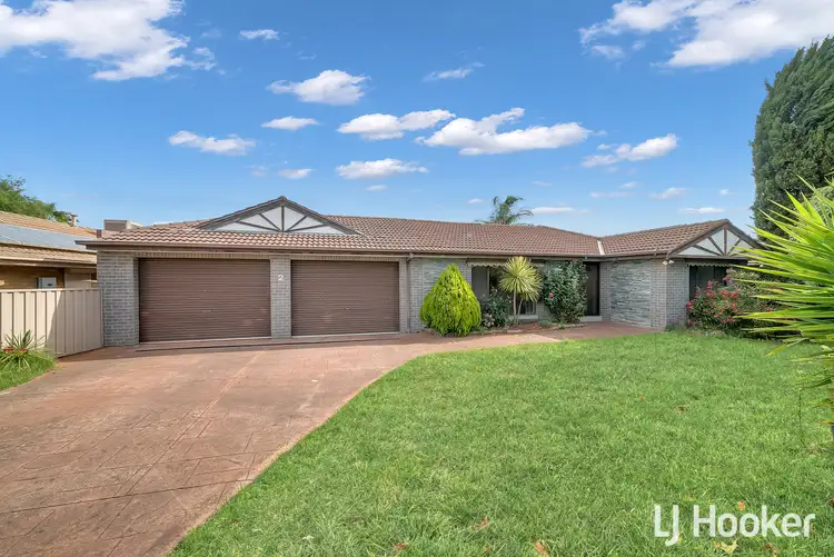 2 Paul Court, Melton West VIC 3337