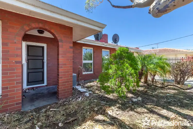 Fourth view of Homely house listing, 42 Lantana Way, Camillo WA 6111