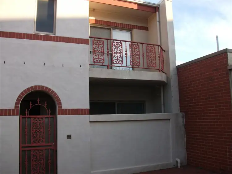 16 Chapel Street
