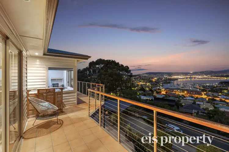 58 Karoola Road, Lindisfarne TAS 7015