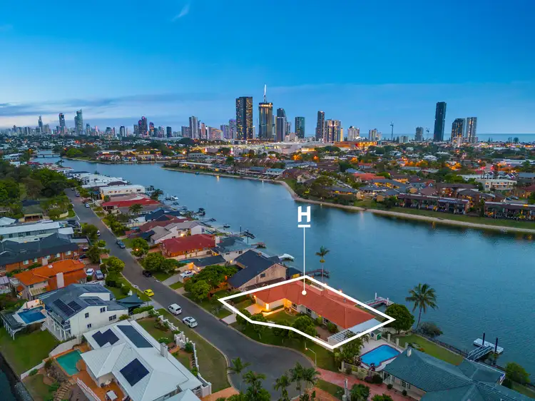 72 Sailaway Street, Mermaid Waters QLD 4218