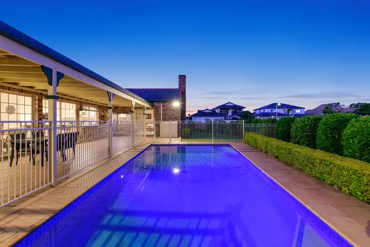4 Karabella Court, Mermaid Waters QLD 4218
