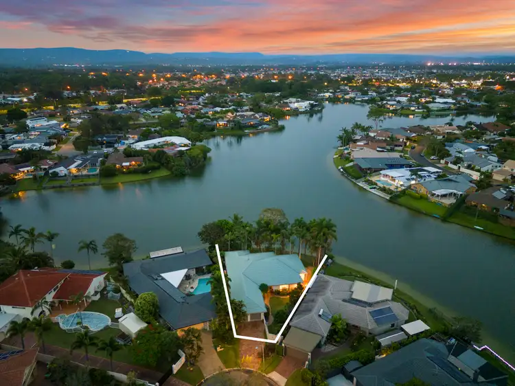 16 Deloraine Court, Mermaid Waters QLD 4218