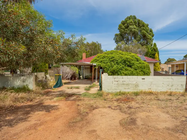9 Victoria Parade, Midvale WA 6056