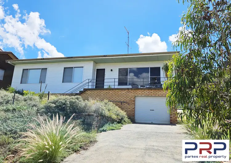 8 Panorama Crescent, Parkes NSW 2870