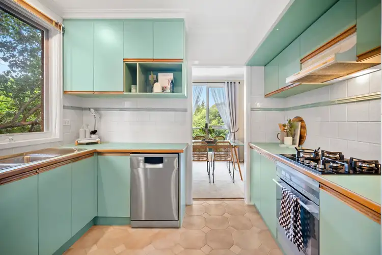 Sixth view of Homely house listing, 2 Mitta Court, Keilor VIC 3036