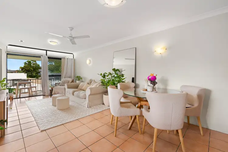 4/4 Oceanic Drive, Mermaid Waters QLD 4218