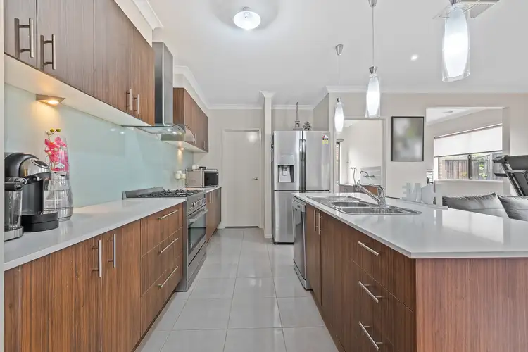 Second view of Homely house listing, 33 Albida Parade, Lyndhurst VIC 3975
