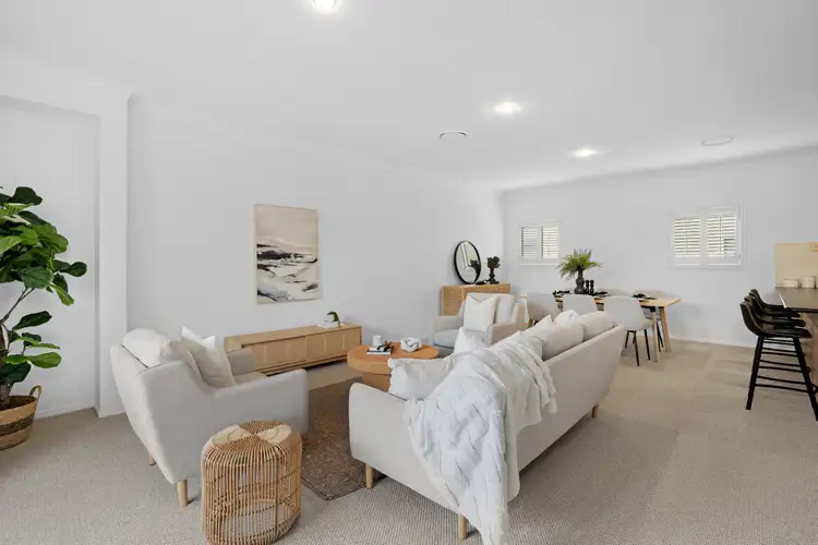4/2 Tourangeau Crescent, Varsity Lakes QLD 4227