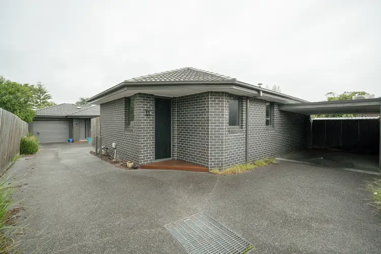 33 Sunray Avenue
