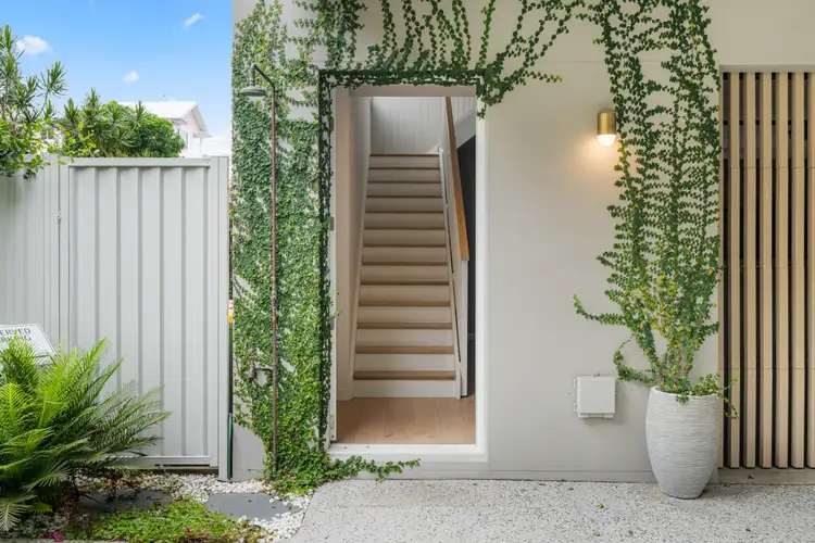 3/4 Twenty Eighth Avenue, Palm Beach QLD 4221