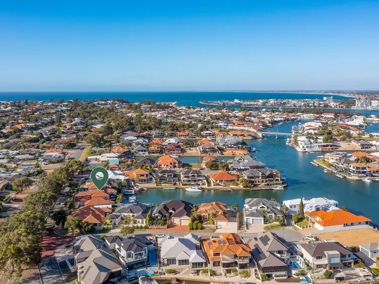 24 Santavea Mews, Halls Head WA 6210