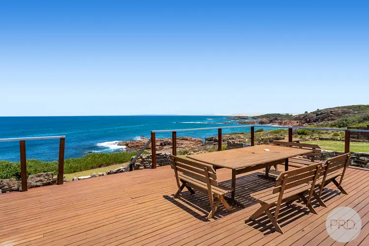 10 Ocean Street, Fishermans Bay NSW 2316
