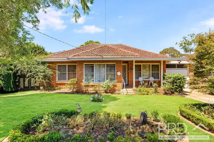 9 Roseanne Avenue