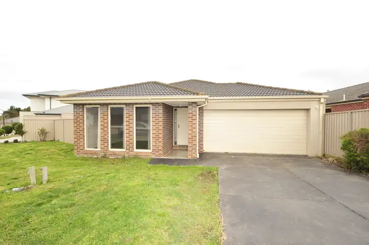 16 Hood Place, Pakenham VIC 3810
