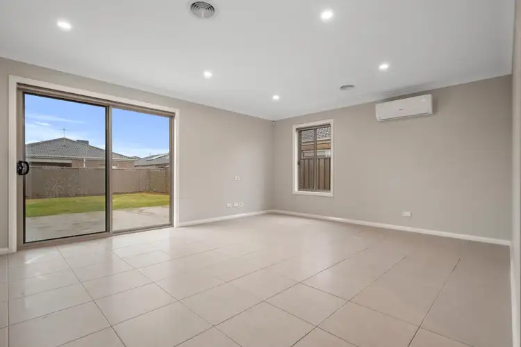 Fifth view of Homely house listing, 8 Sapphire Road, Cobblebank VIC 3338