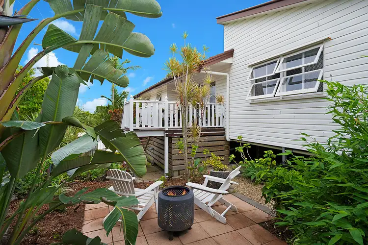 18 Sunnyside Road, Scarborough QLD 4020
