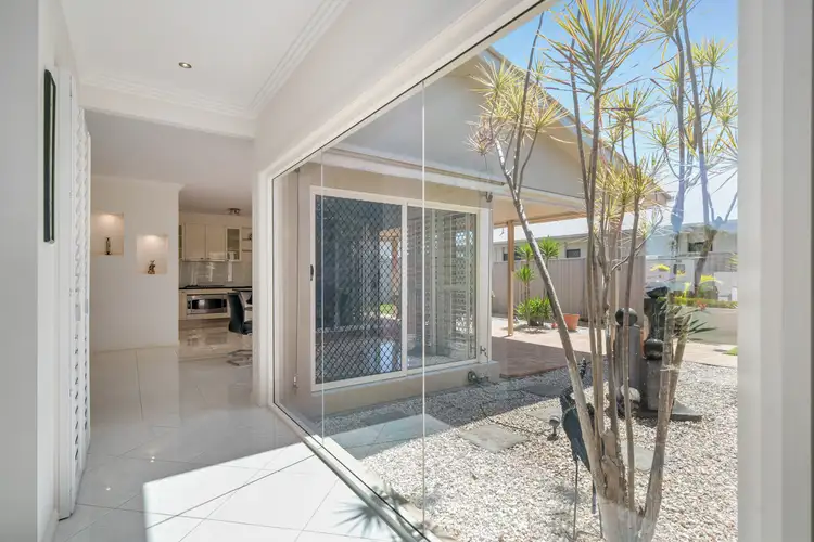 Sixth view of Homely house listing, 2 Eva Court, Newport QLD 4020