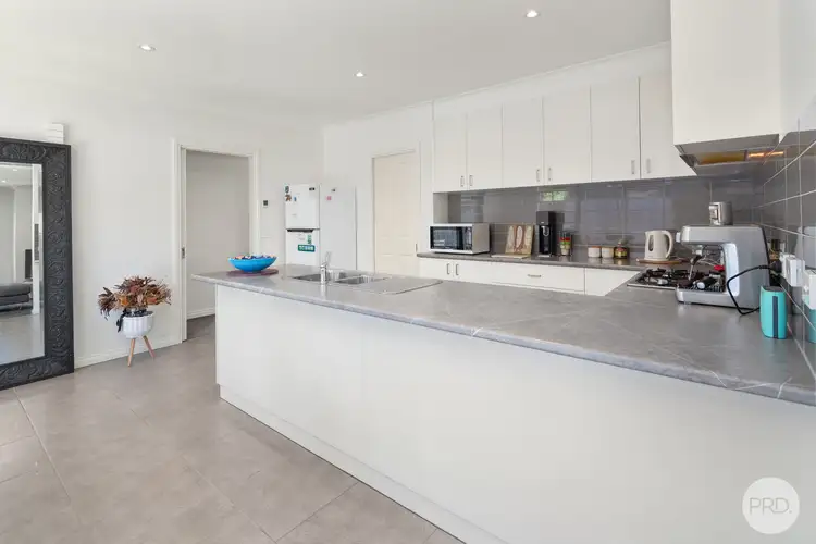 2/24 Olympic Avenue, Mount Clear VIC 3350
