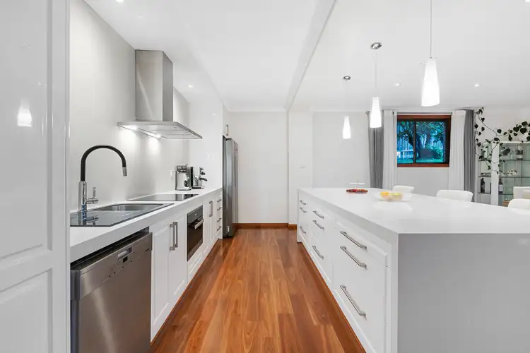 42 Manoel Avenue, Reservoir VIC 3073