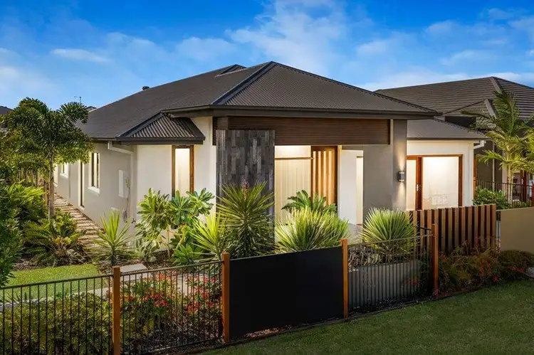 18 Spinnaker Boulevard, Newport QLD 4020