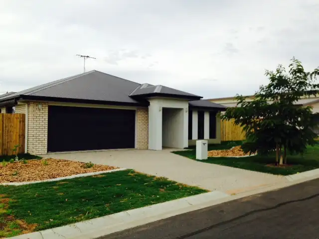 23 Lomandra Av