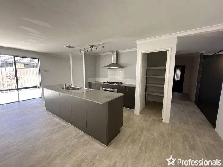 8 Peniche Road