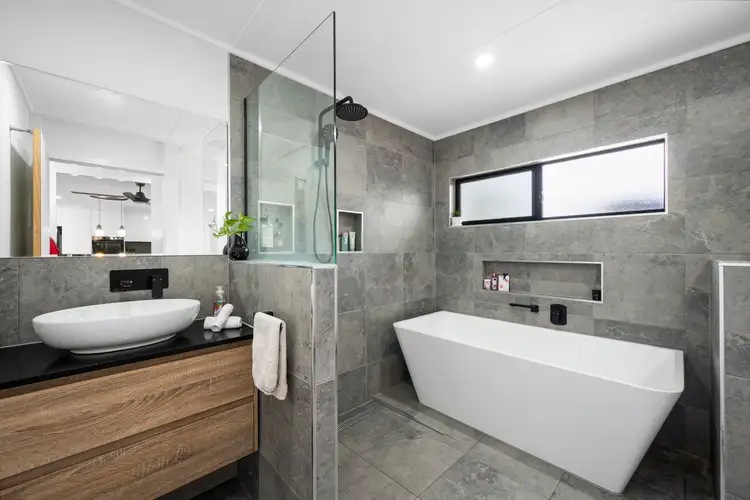 1 Allara Court, Rasmussen QLD 4815