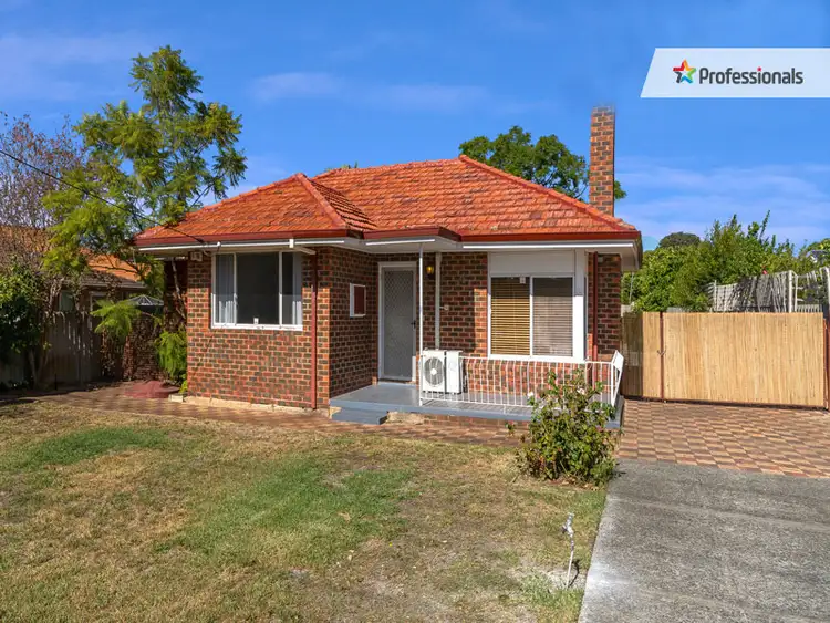 4 Peacock Street, Cloverdale WA 6105