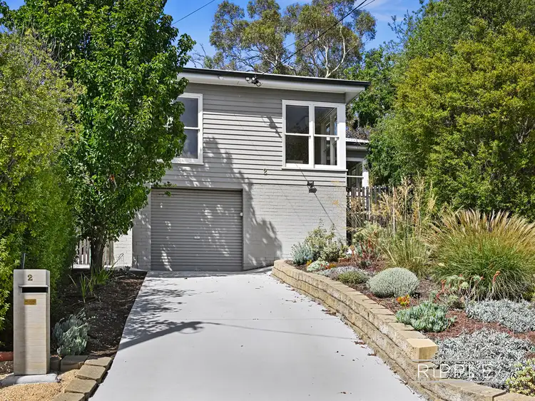 2 Bartlett Place, Lindisfarne TAS 7015