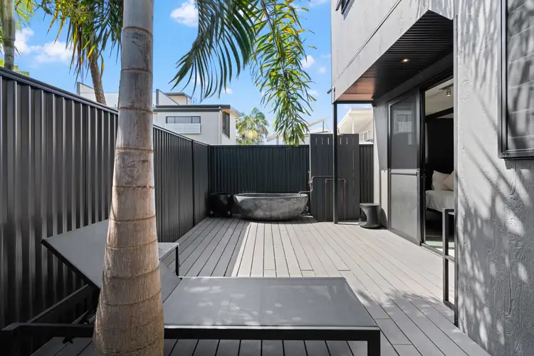 2/113 Nobby Parade, Miami QLD 4220