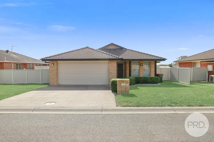 19 Lindsay Road