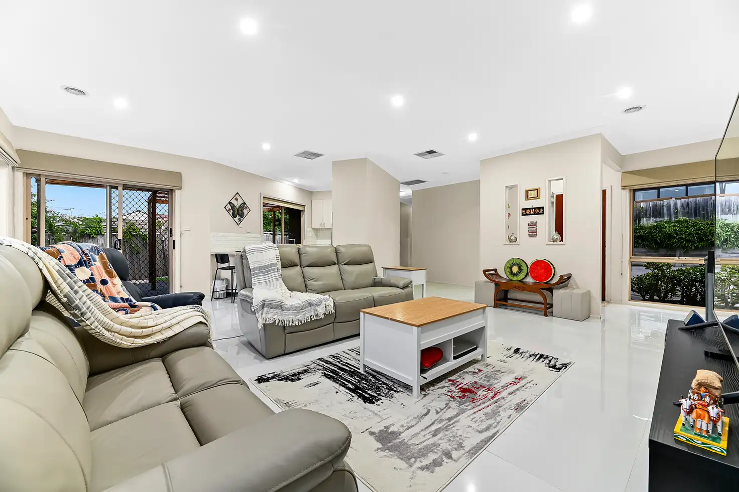 Main view of Homely unit listing, 2/4 Durward Avenue, Glen Waverley VIC 3150
