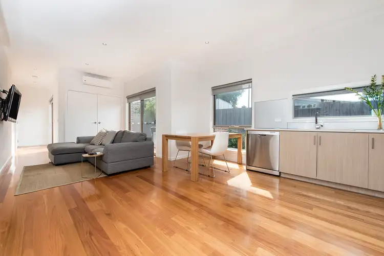2/8 Fourth Avenue, Altona North VIC 3025