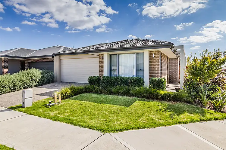 23 Mitta Mitta Street, Clyde North VIC 3978