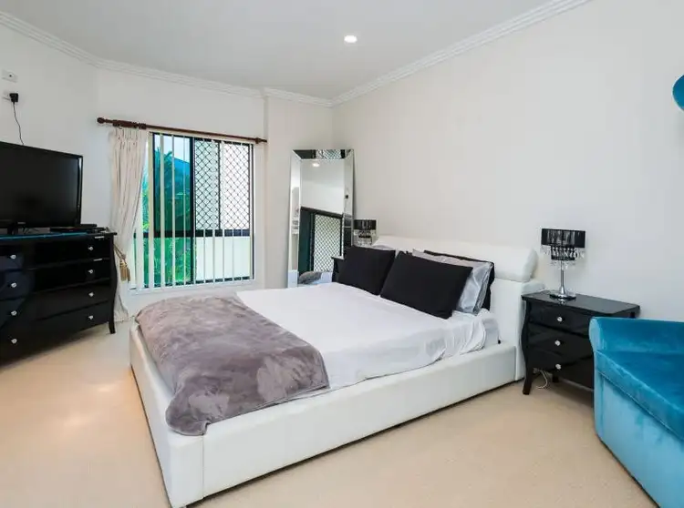 Sixth view of Homely house listing, 1/27 Donald Avenue, Paradise Point QLD 4216