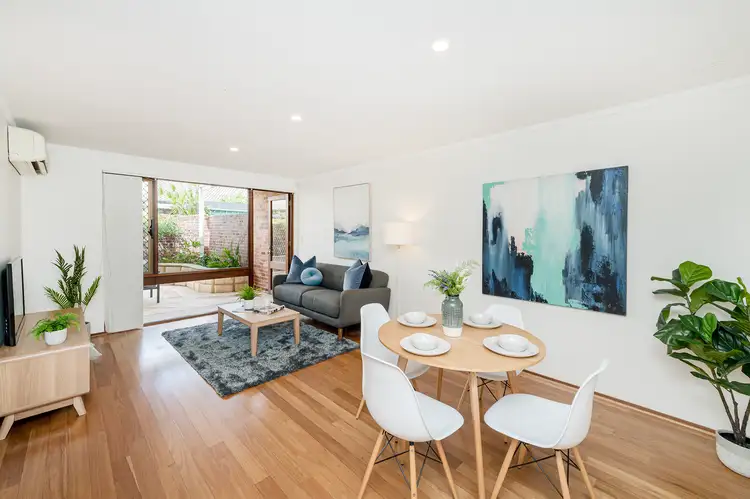 6 Strickland Street
