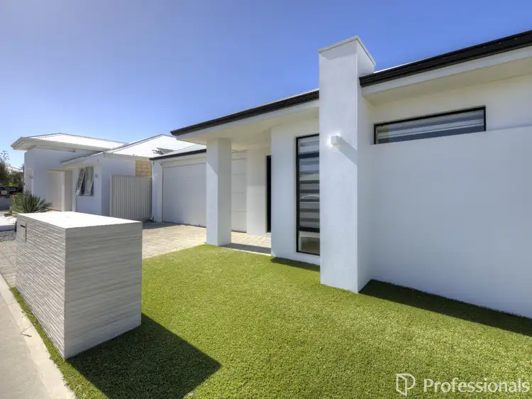 Second view of Homely house listing, 10 Scrubwren Circuit, Alkimos WA 6038