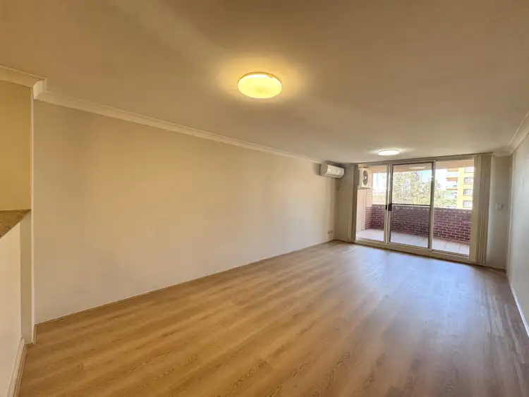 15/2 Macquarie Road