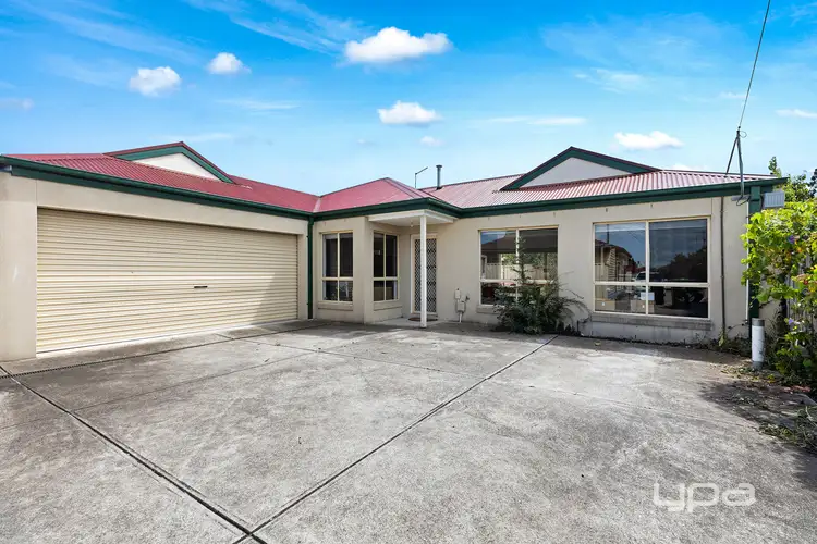 Main view of Homely unit listing, 2/14 Thomas Street, St Albans VIC 3021