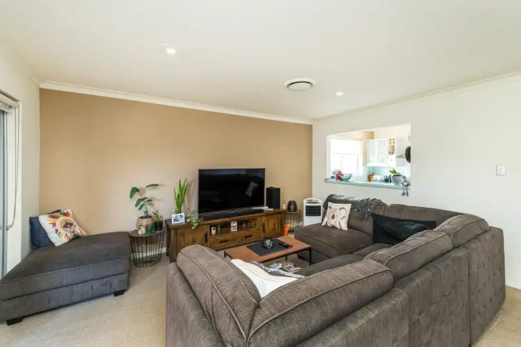 18 Anstey St