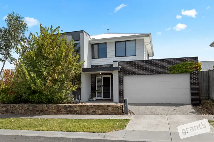 4 Anvil Way, Clyde North VIC 3978
