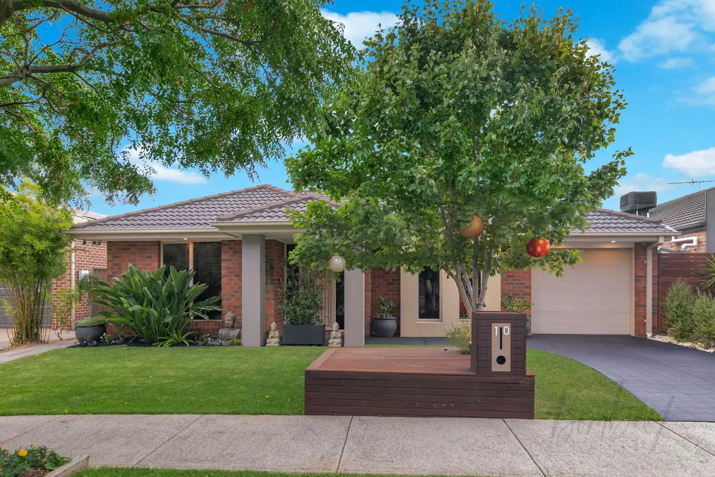 Main view of Homely house listing, 10 Dampier Close, Craigieburn VIC 3064