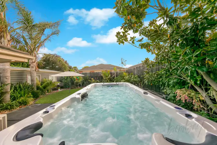 Second view of Homely house listing, 10 Dampier Close, Craigieburn VIC 3064